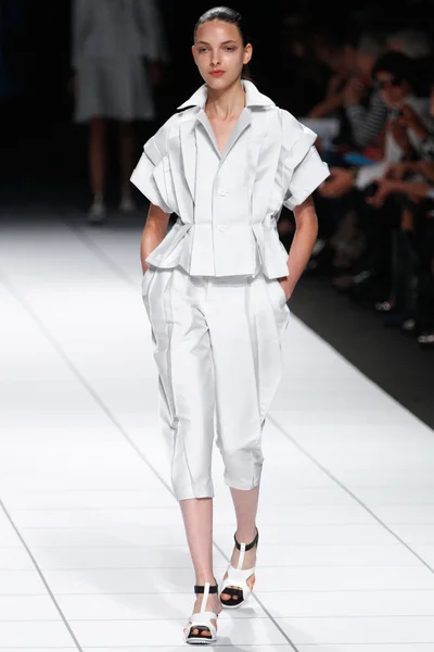 Look 10